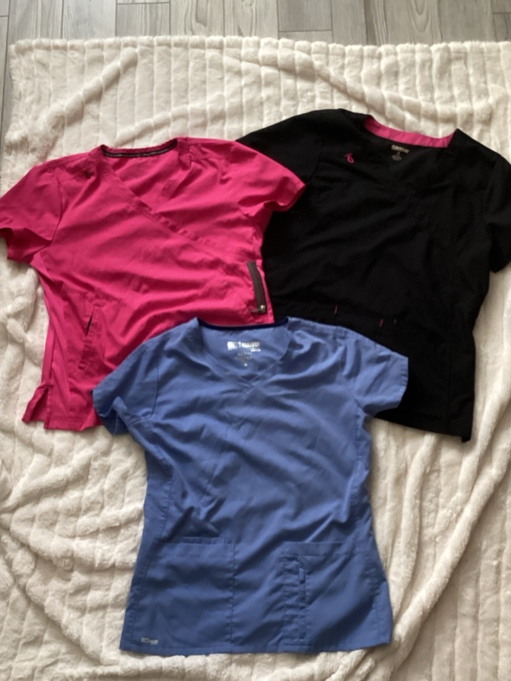 Bundle of 3 Scrub Tops – Grey’s Anatomy, Scrubstar & Koi Lite | Mixed Sizes